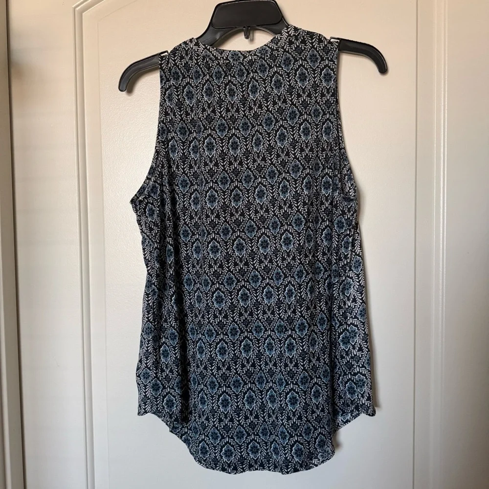 LOFT  Sleeveless Blue Patterned Top, office attire, business casual, dinner date